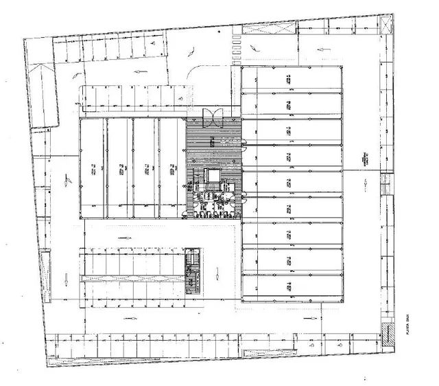 EDIFICIO COMPLETO DE LOCALES, OFICINAS Y GARAJES — 12