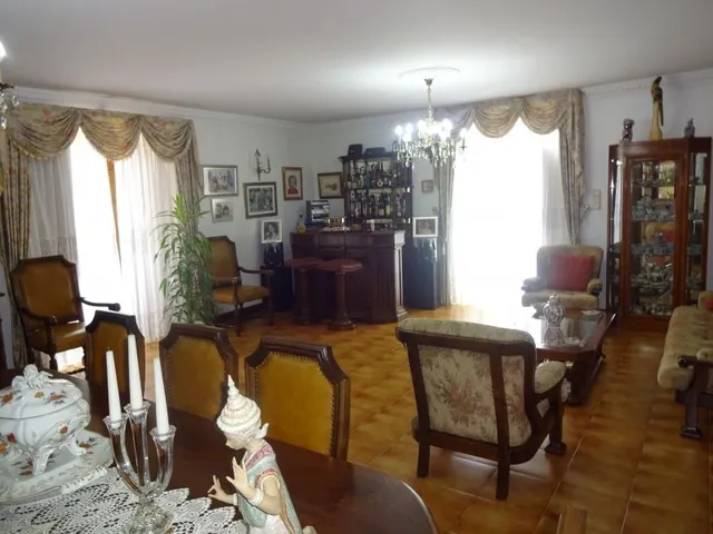 SE VENDE CASA SEÑORIAL PAREADA DE PIEDRA REFORMADA Y EN PERFECTO ESTADO EN PADRON — 13