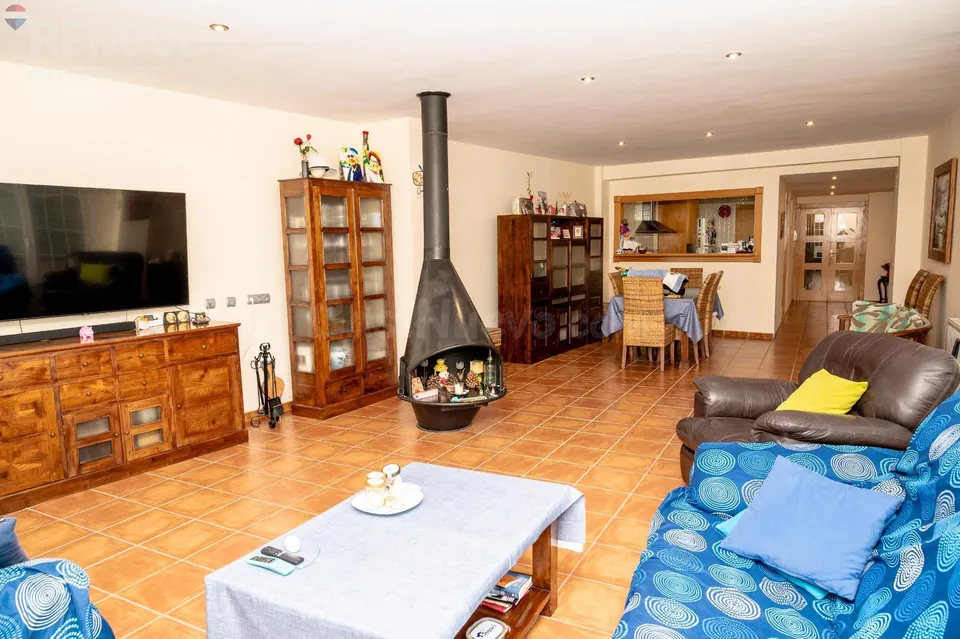 Casa en venta en Alfafara con 562 m2 y gran potencial