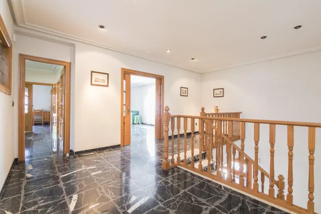 ESPECTACULAR CHALET EN ZONA CIUDAD JARDIN — 4