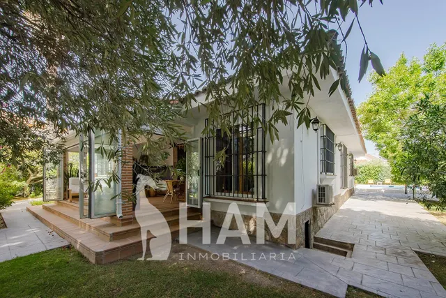 Casa en una planta con pabellón de invitados, piscina y garaje – Parcela 1.180 m2 — 9