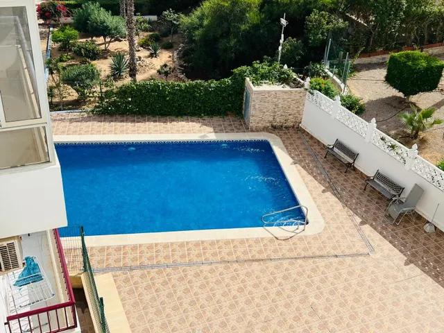 Estudio luminoso con vistas al mar y piscina comunitaria — 16