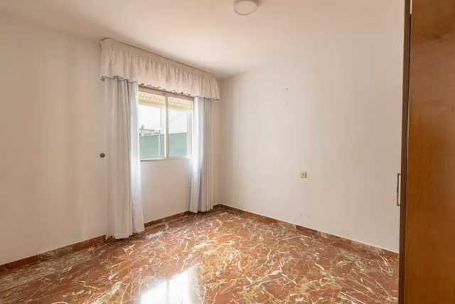 GRAN PISO EN LOJA...EN PLENO CENTRO!!! — 26