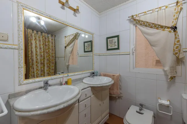 Amplia vivienda en pleno centro de Granada — 40