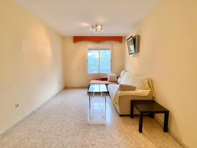 PISO RENTA LIBRE MUY LUMINOSO CON GARAJE Y 3 DORMITORIOS MUY BIEN SITUADO EN AVDA. PUERTA DEL SUR — 6