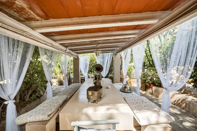 Casa con piscina y gran privacidad en parcela de 1.000 m2 — 11