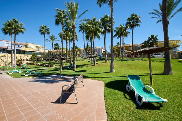 REF: 01525 ADOSADO BONALBA GOLF — 40