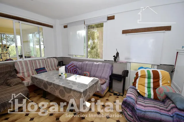 ¡chalet con piscina, zona de aparcamiento, placas solares y gran parcela! — 38