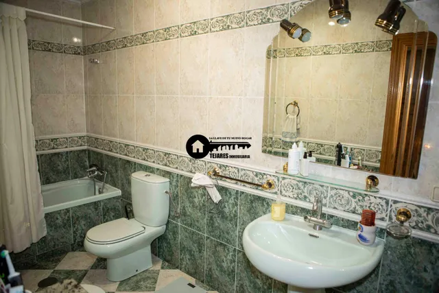 Se vende edificio completo de tres plantas  con garaje, patios privados y solárium — 48