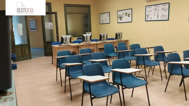 SE VENDE, ESTUPENDO LOCAL COMERCIAL, EN NOJA — 2