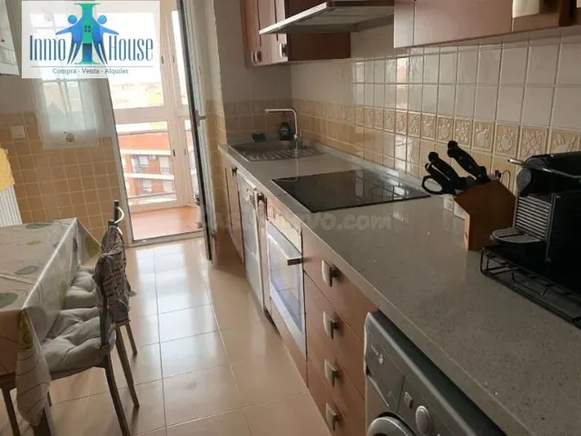 PISO EN VENTA ZONA FERIA