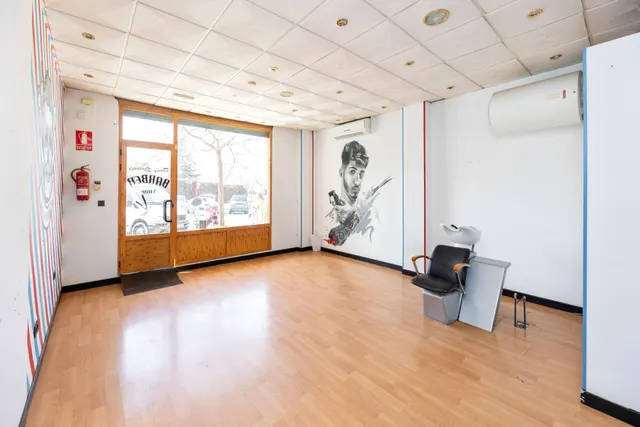Invierte en tu negocio con este Local comercial en Parque Nueva Granada — 11