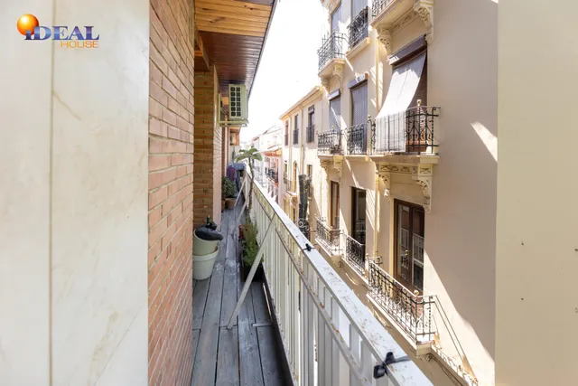 *  EXCLUSIVA VIVIENDA REFORMADA EN PLAZA MARIANA PINEDA — 22