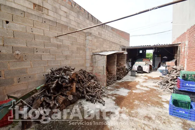 TERRENO URBANO CON MUCHAS POSIBILIDADES — 32