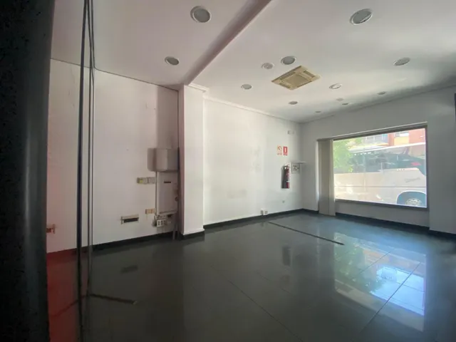 ALQUILER: Amplio Local Comercial en Alquiler en la Zona Alta de Ponferrada — 3