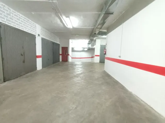 Garaje cerrado en Granada zona Zaidin, 12.80 m. de superficie. — 16
