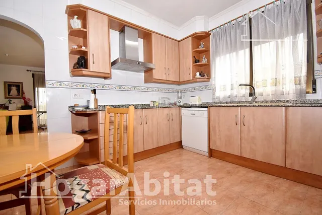CHALET SEMINUEVO CON GARAJE, PISCINA Y AMPLIA PARCELA — 22