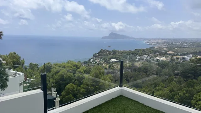 Villa moderna con vistas panorámicas al mar y a la montaña — 5