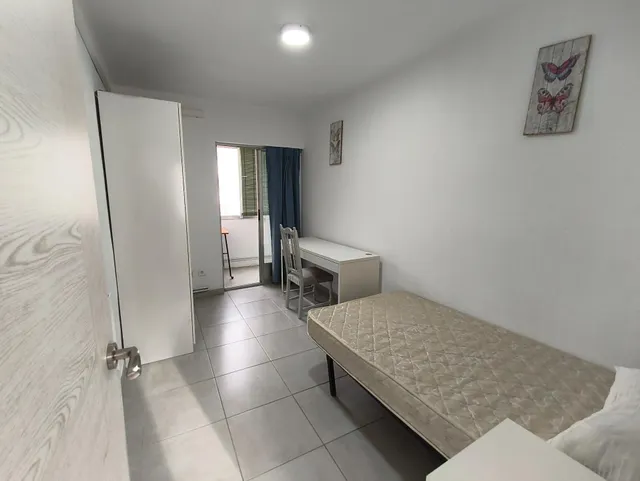 Piso de 72m2 útiles. Distribuido en tres dormitorios, salón, cocina y baño — 16