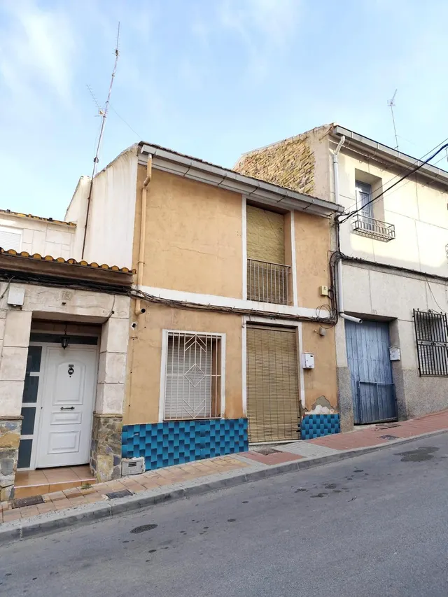 Casa amplia para reformar en el Barrio Sagrado Corazón – Mol