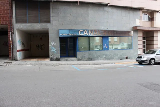 LOCAL COMERCIAL EN LA ZONA ALTA — 2
