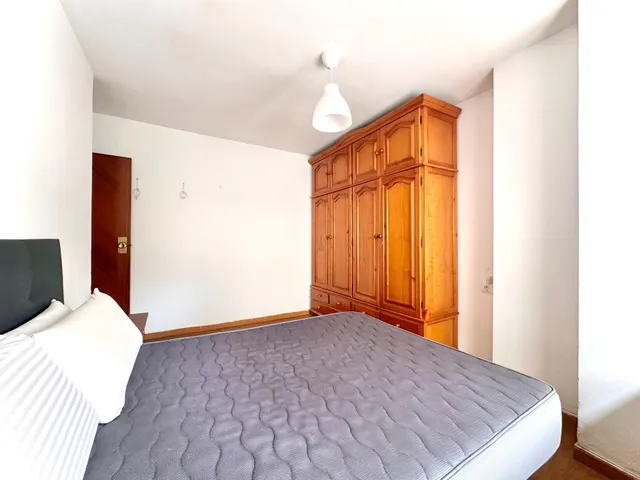 Piso en venta en Avenida Dilar — 32