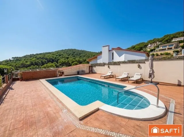 EXCLUSIVA VIVIENDA CON PISCINA Y JARDÍN A UN PASO DE SITGES. - foto 2