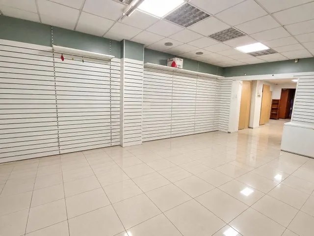 ¡CASA CON LOCAL COMERCIAL, VIVIENDA Y TERRAZAS! TODO EN UNO - foto 3