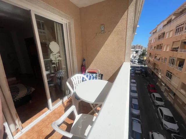 Apartamento con garaje y piscina en el centro de Torrevieja — 7
