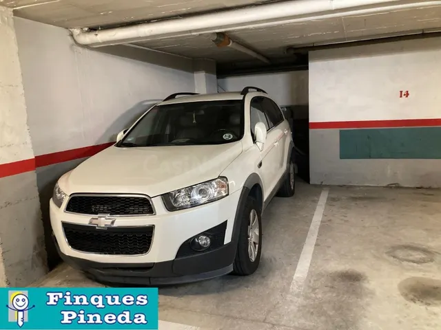 PLAZA DE PARKING EN EL CENTRO DE PINEDA DE MAR — 3