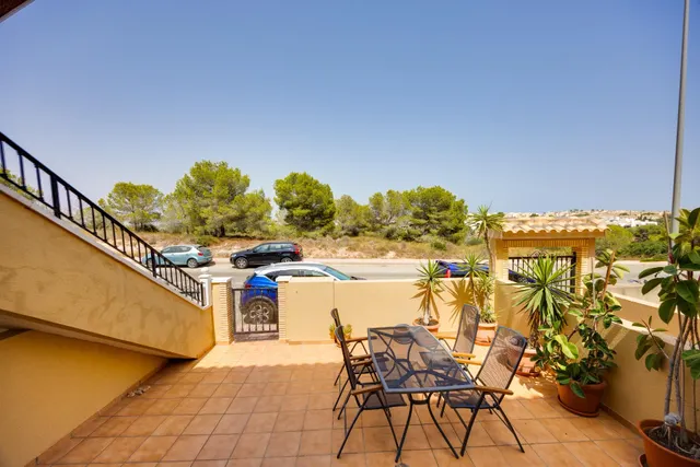 Bungalow de dos dormitorios y piscina comunitaria en Orihuela Costa — 12