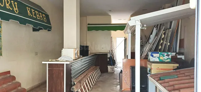 LOCAL COMERCIAL CON TERRAZA A ESTUDIAR SU CONVERSIÓN A VIVIE - foto 2