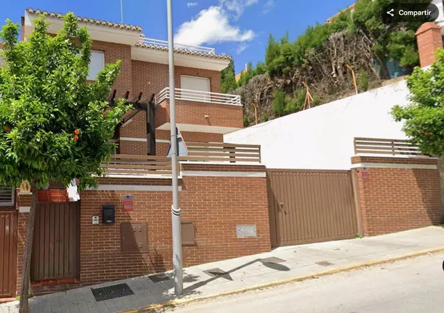 Unifamiliar pareada en rebites, con patio, solárium y garaje — 47