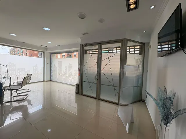 EXCELENTE LOCAL COMERCIAL EN PERFECTO ESTADO EN AVDA. PRINCI - foto 5