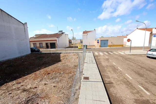 Solar urbano en Montijo - foto 4