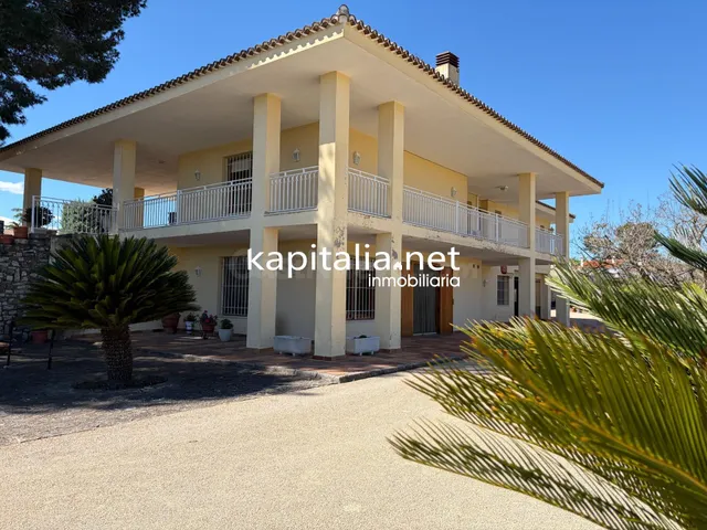 ESPECTACULAR CHALET CON DOS POSIBLES VIVIENDAS EN ONTINYENT  - foto 2