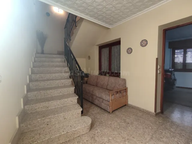 CASA EN CHAFLAN CON 90 m2 DE PARCELA CON GARAJE Y TERRAZA - foto 2