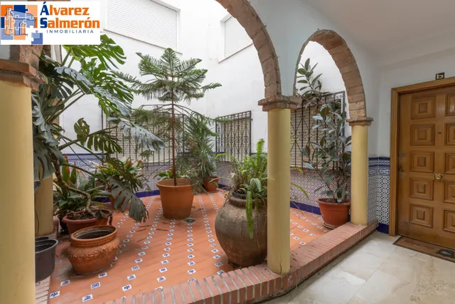 Amplio piso con garaje y trastero en el centro — 39