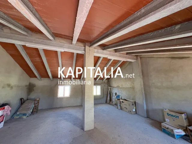 Casa en venta en Genovés, 5 habitaciones y terraza. — 10