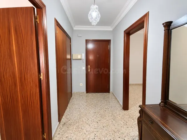 AMPLITUD, LUZ Y VISTAS AL PEÑÓN EN PLENO CENTRO DE LA LÍNEA — 3