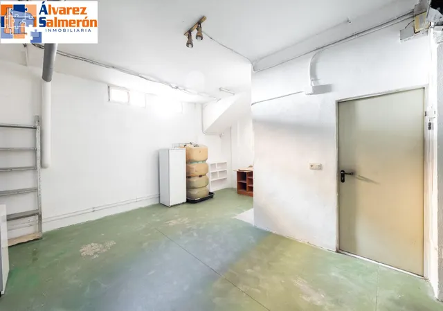 Vive en el corazón de Armilla: 4 dormitorios, patio, terraza y garaje — 25