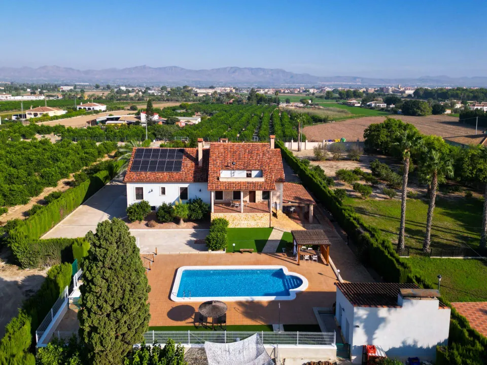 VILLA DE LUJO EN CATRAL .