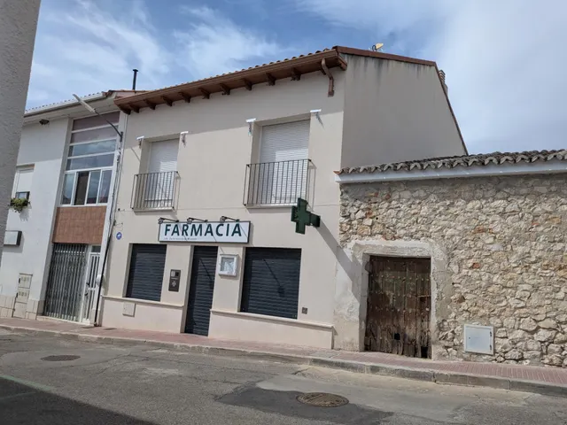 CASA ADOSADA EN CORPA — 36