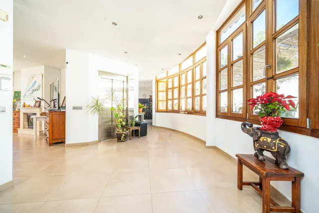 Chalet unifamiliar de 5 dormitorios y 5 baños, con piscina, garaje, ascensor y apartamento de invitados en Peguera (Calvià) — 19