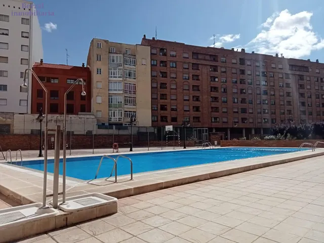 Piso de 75 metros construidos en Logroño, Zona Centro Ayuntamiento con piscina comunitaria — 19