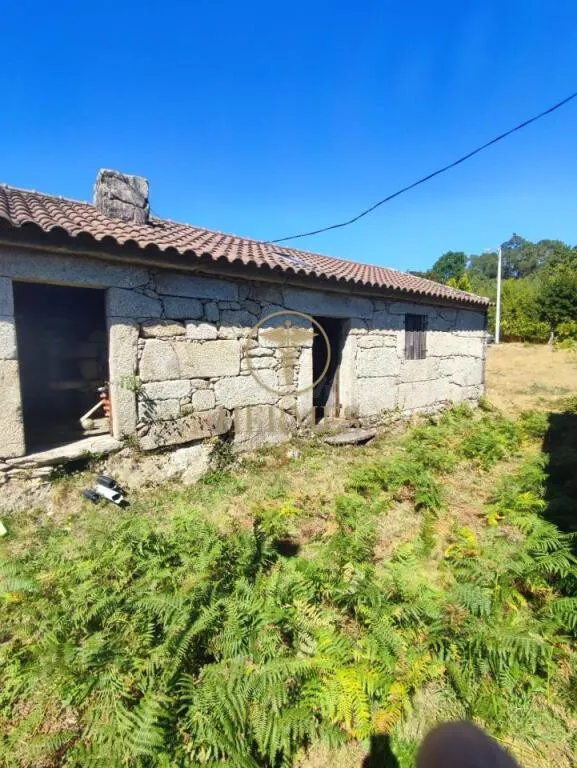 Se vende casa rustica en obra, Porriño.