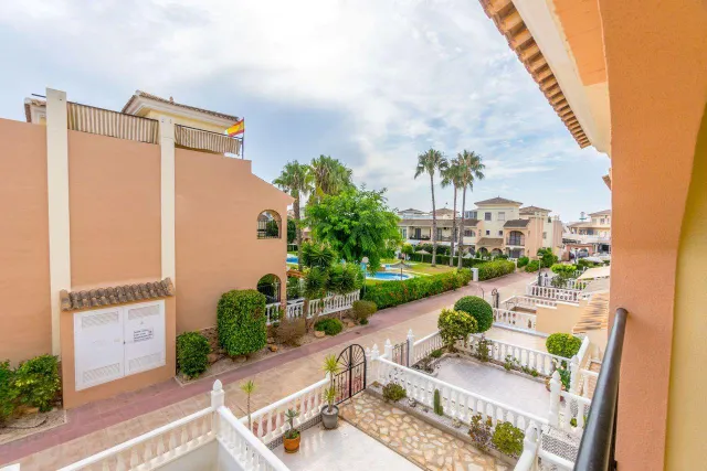 BONITA CASA ADOSADA EN ORIHULA COSTA:3 HAB, 1 BAÑO, 1 ASEO — 20