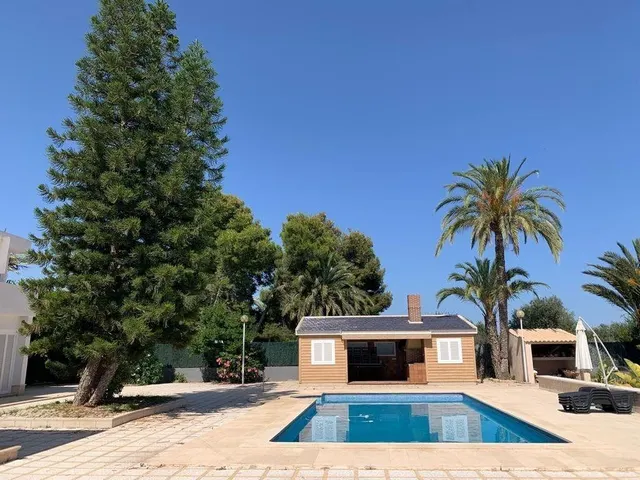Chalet en Alquiler en Elche, zona Alzabares. — 2