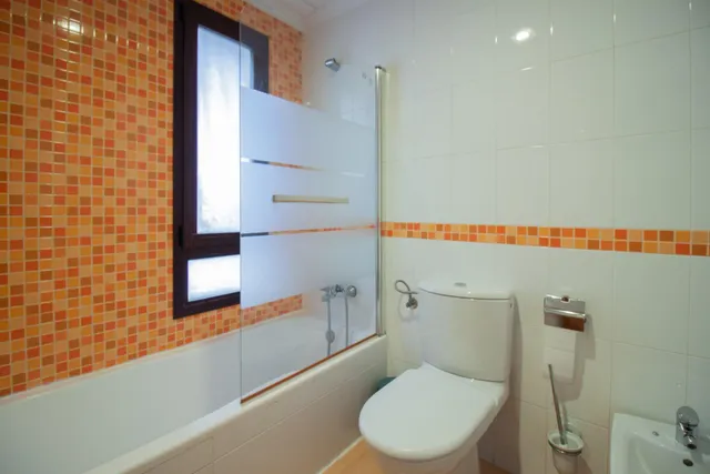 ¡Tu nuevo hogar en Bormujos! Magnífico chalet en alquiler con patio. — 38