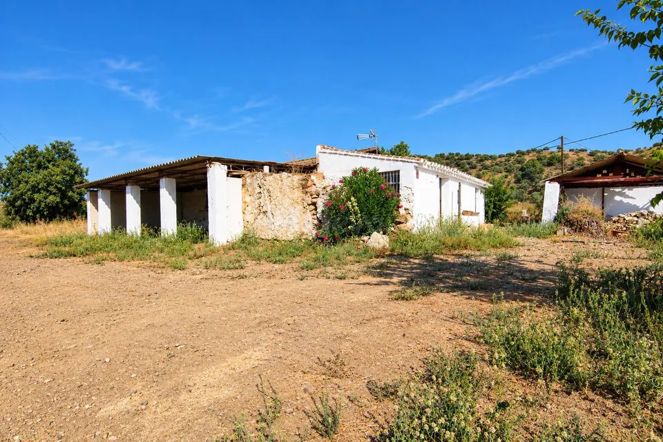 EXCLUSIVA FINCA RÚSTICA DE 7.500 M2 CON 292 M2 CONSTRUIDOS, PRIVACIDAD Y VISTAS DESPEJADAS EN COÍN